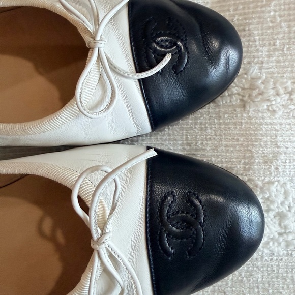 Chanel Women's White and Black Ballet Flats - Picture 2 of 7